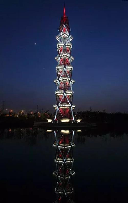 流光溢彩映科塔 上海科技大学科技塔的夜晚华章与白玉兰之光